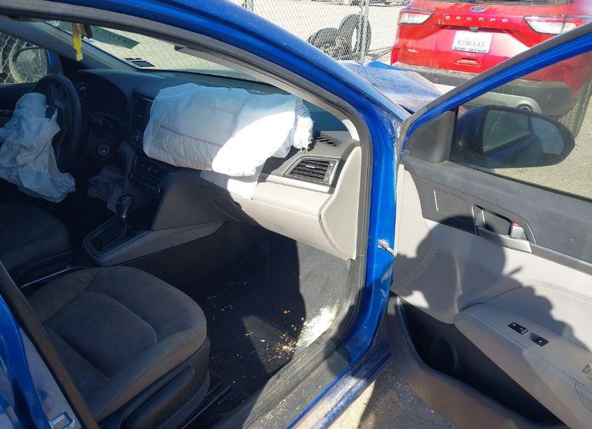 Photo 5 of 2018 Hyundai Elantra SE (VIN 5NPD74LFXJH313775)