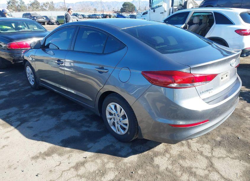Photo 3 of 2018 Hyundai Elantra SE (VIN 5NPD74LFXJH321116)