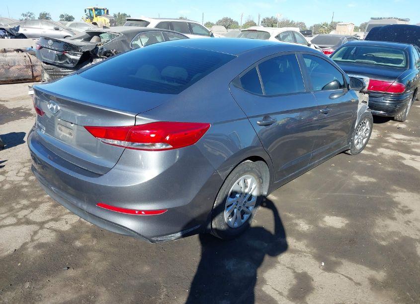 Photo 4 of 2018 Hyundai Elantra SE (VIN 5NPD74LFXJH321116)