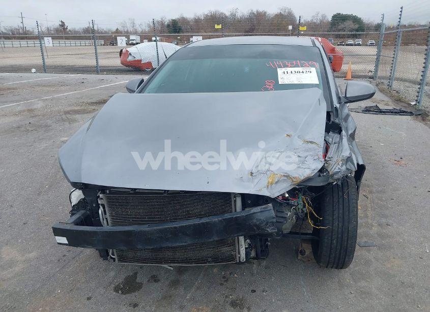 Photo 13 of 2018 Hyundai Elantra SE (VIN 5NPD74LFXJH321696)