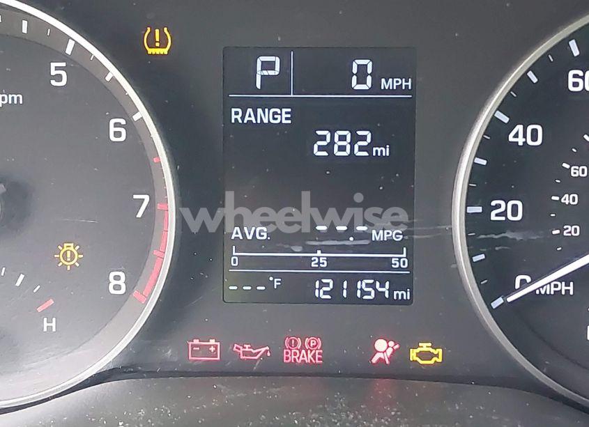 Photo 16 of 2018 Hyundai Elantra SE (VIN 5NPD74LFXJH321696)