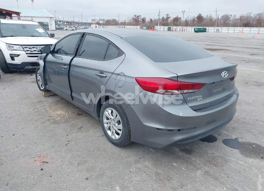 Photo 3 of 2018 Hyundai Elantra SE (VIN 5NPD74LFXJH321696)