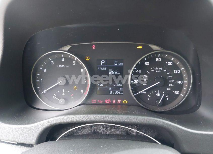 Photo 7 of 2018 Hyundai Elantra SE (VIN 5NPD74LFXJH321696)