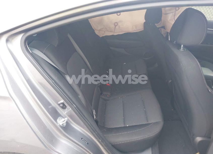 Photo 8 of 2018 Hyundai Elantra SE (VIN 5NPD74LFXJH321696)