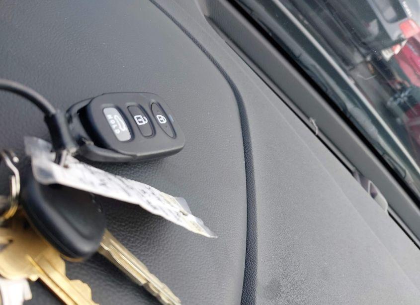 Photo 11 of 2018 Hyundai Elantra SE (VIN 5NPD74LFXJH341107)