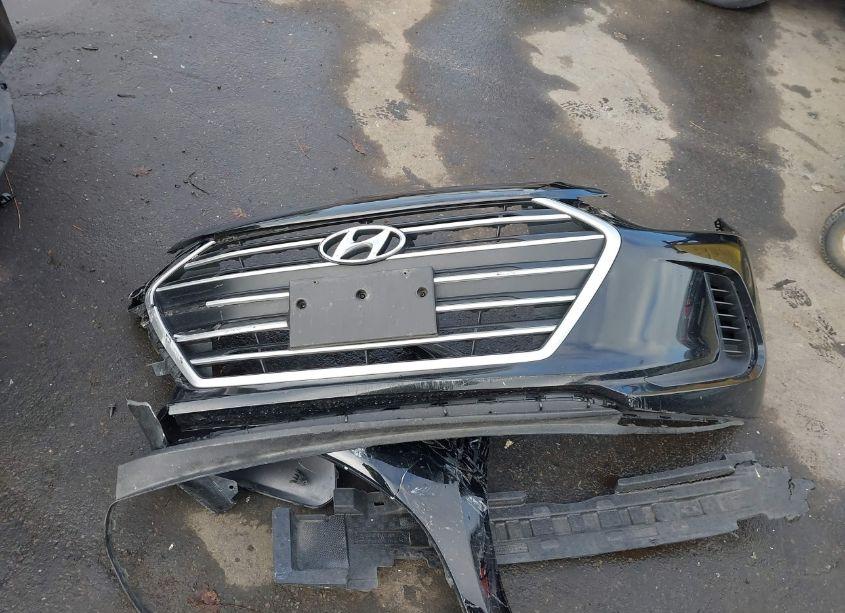 Photo 12 of 2018 Hyundai Elantra SE (VIN 5NPD74LFXJH341107)