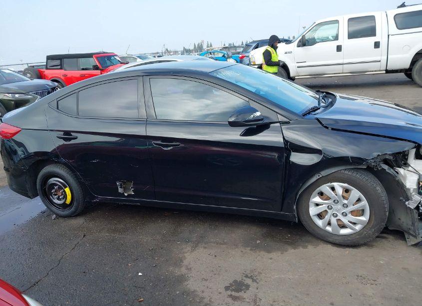 Photo 14 of 2018 Hyundai Elantra SE (VIN 5NPD74LFXJH341107)