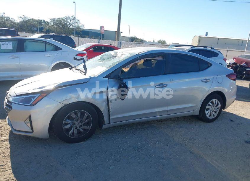Photo 15 of 2019 Hyundai Elantra SE (VIN 5NPD74LFXKH433867)