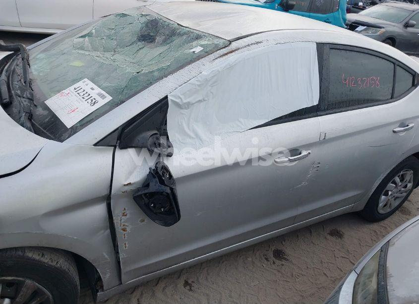 Photo 18 of 2019 Hyundai Elantra SE (VIN 5NPD74LFXKH433867)