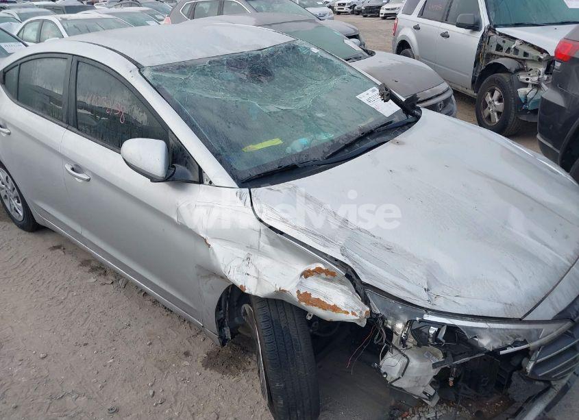 Photo 19 of 2019 Hyundai Elantra SE (VIN 5NPD74LFXKH433867)