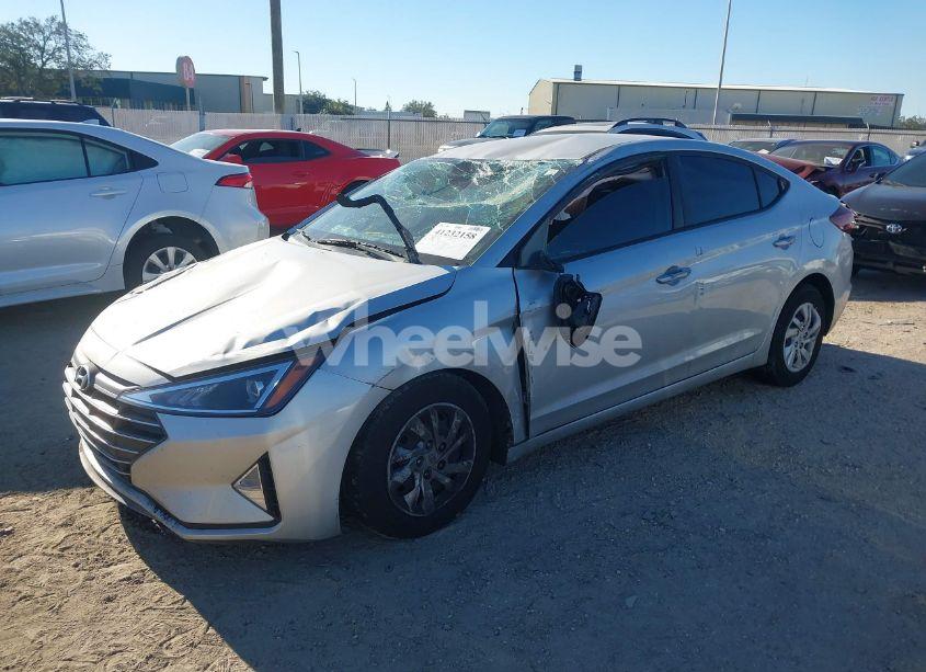 Photo 2 of 2019 Hyundai Elantra SE (VIN 5NPD74LFXKH433867)