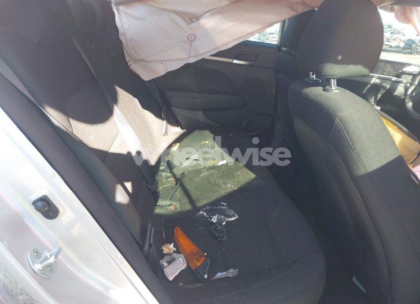 Photo 8 of 2019 Hyundai Elantra SE (VIN 5NPD74LFXKH433867)