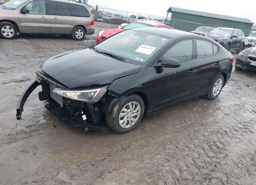 Photo 2 of 2019 Hyundai Elantra SE (VIN 5NPD74LFXKH441662)