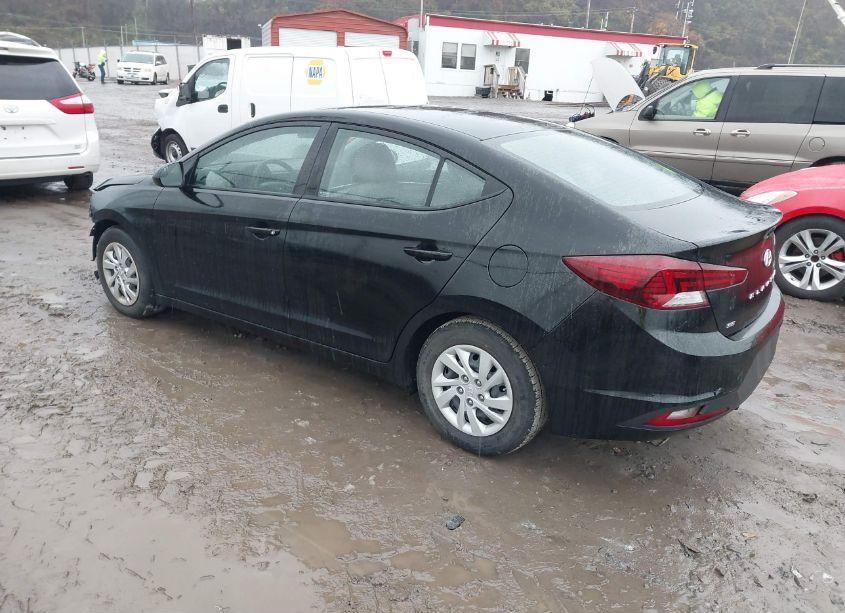 Photo 3 of 2019 Hyundai Elantra SE (VIN 5NPD74LFXKH441662)