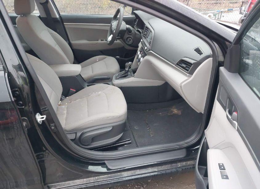 Photo 5 of 2019 Hyundai Elantra SE (VIN 5NPD74LFXKH441662)