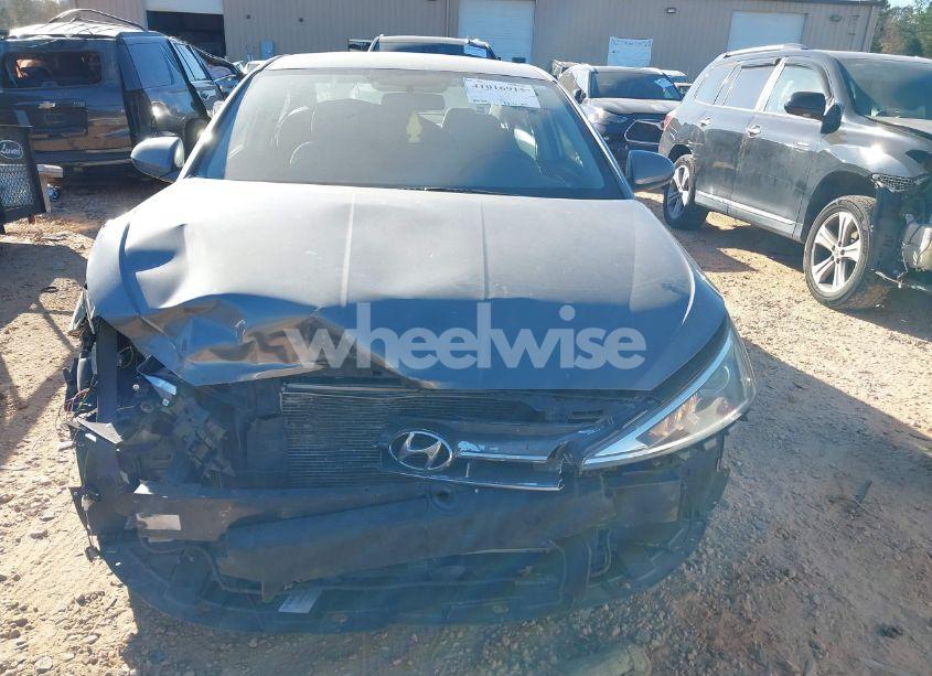 Photo 12 of 2019 Hyundai Elantra SE (VIN 5NPD74LFXKH442942)