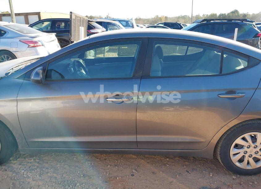 Photo 14 of 2019 Hyundai Elantra SE (VIN 5NPD74LFXKH442942)