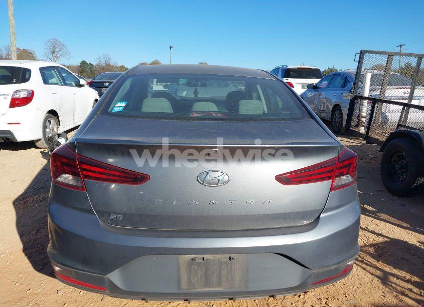 Photo 16 of 2019 Hyundai Elantra SE (VIN 5NPD74LFXKH442942)
