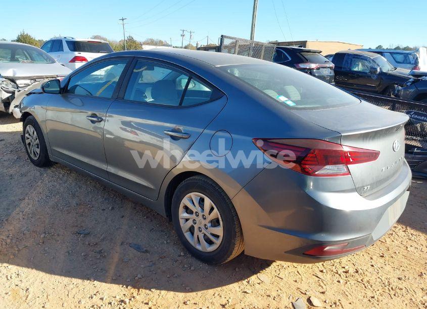 Photo 3 of 2019 Hyundai Elantra SE (VIN 5NPD74LFXKH442942)