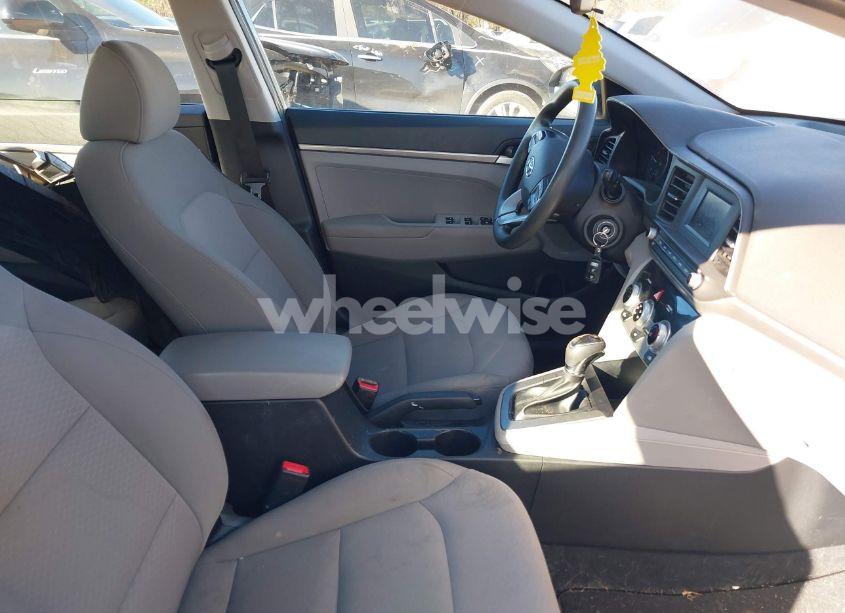 Photo 5 of 2019 Hyundai Elantra SE (VIN 5NPD74LFXKH442942)