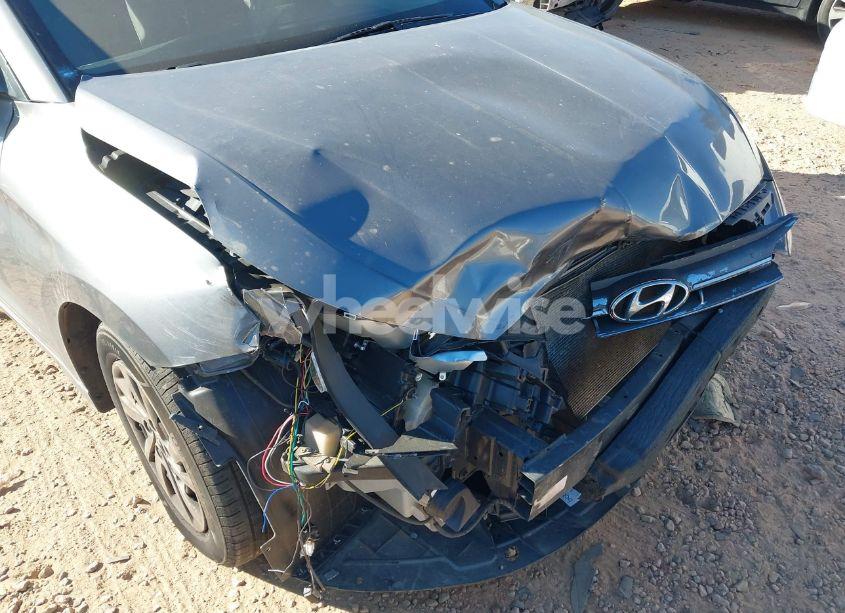 Photo 6 of 2019 Hyundai Elantra SE (VIN 5NPD74LFXKH442942)