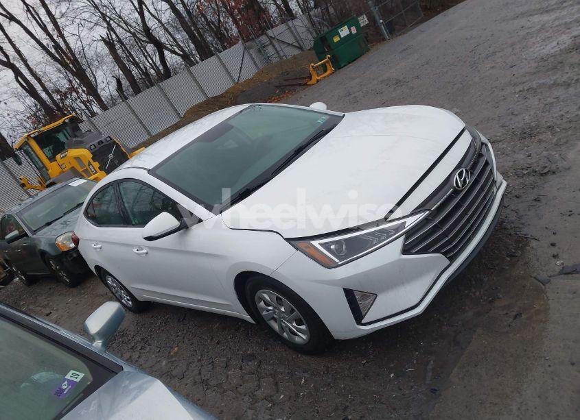 Photo 14 of 2019 Hyundai Elantra SE (VIN 5NPD74LFXKH445565)