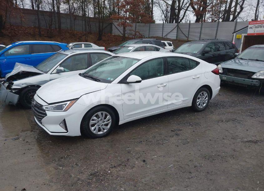Photo 2 of 2019 Hyundai Elantra SE (VIN 5NPD74LFXKH445565)