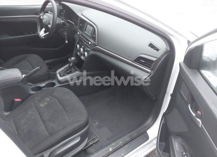 Photo 5 of 2019 Hyundai Elantra SE (VIN 5NPD74LFXKH445565)