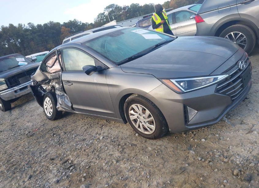 Photo 13 of 2019 Hyundai Elantra SE (VIN 5NPD74LFXKH465332)