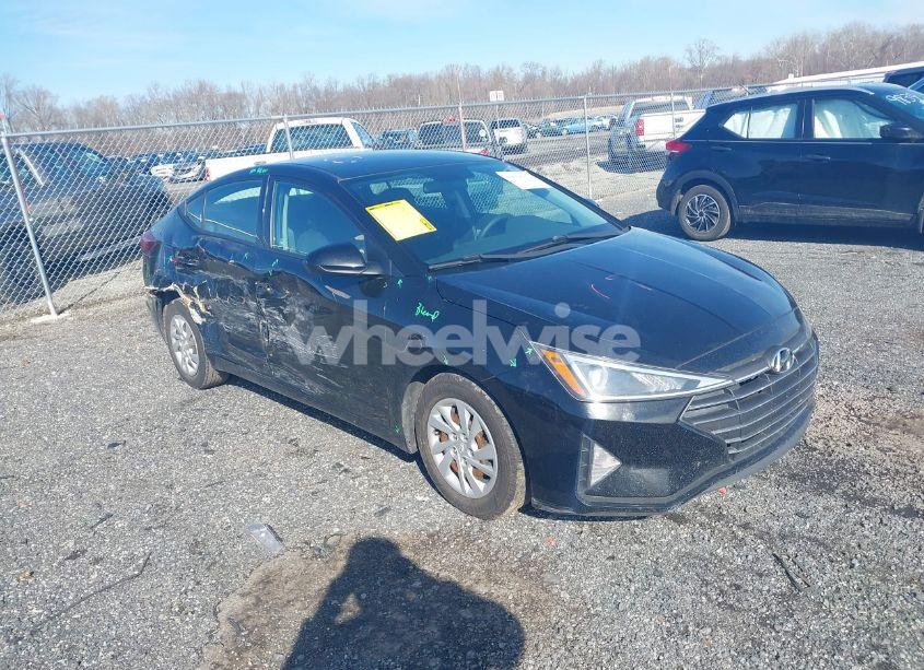 2019 Hyundai Elantra SE (VIN 5NPD74LFXKH467761) main photo