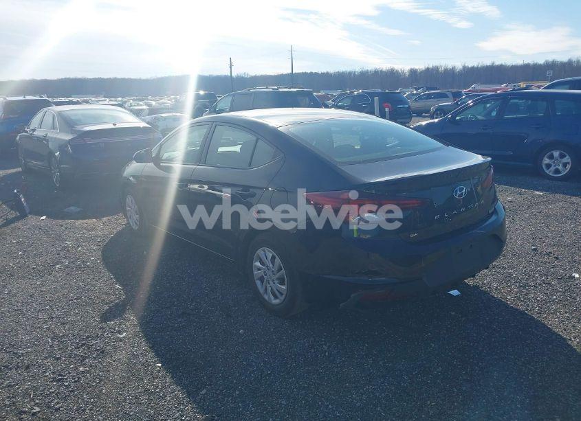 Photo 3 of 2019 Hyundai Elantra SE (VIN 5NPD74LFXKH467761)