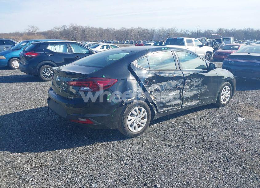 Photo 4 of 2019 Hyundai Elantra SE (VIN 5NPD74LFXKH467761)