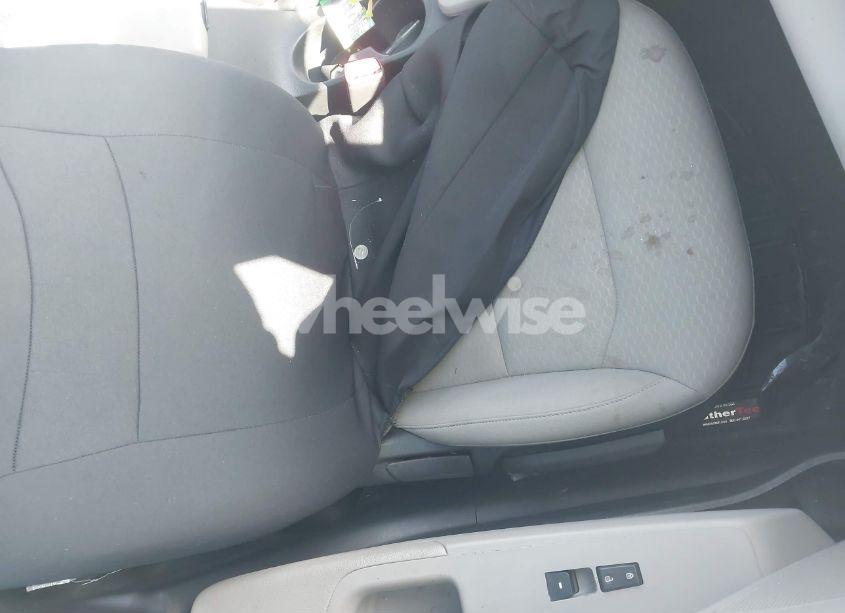 Photo 5 of 2019 Hyundai Elantra SE (VIN 5NPD74LFXKH467761)