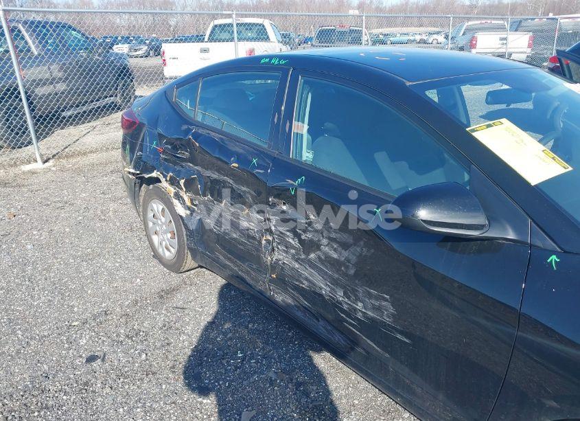 Photo 6 of 2019 Hyundai Elantra SE (VIN 5NPD74LFXKH467761)