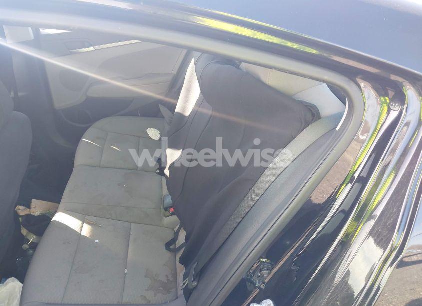 Photo 8 of 2019 Hyundai Elantra SE (VIN 5NPD74LFXKH467761)