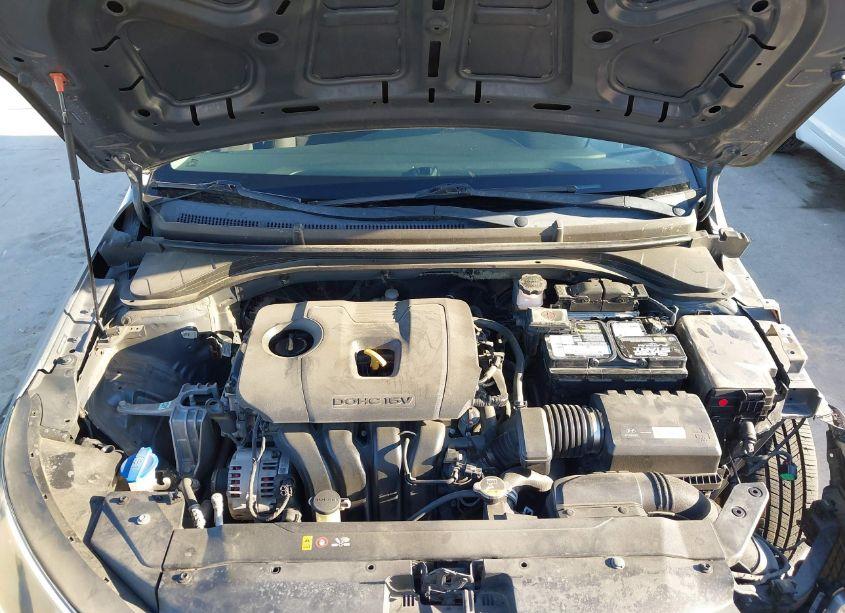 Photo 10 of 2019 Hyundai Elantra SE (VIN 5NPD74LFXKH472054)