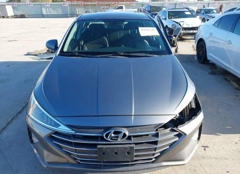 Photo 13 of 2019 Hyundai Elantra SE (VIN 5NPD74LFXKH472054)