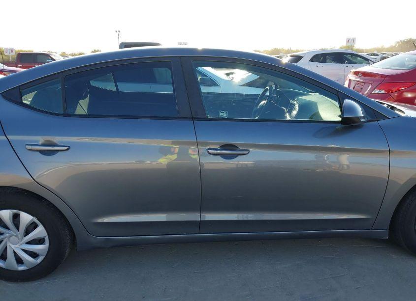 Photo 14 of 2019 Hyundai Elantra SE (VIN 5NPD74LFXKH472054)