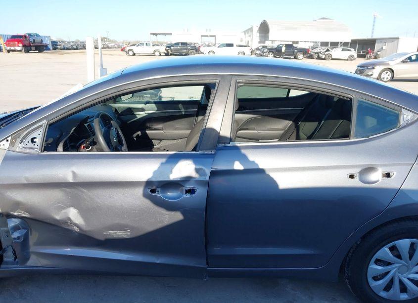 Photo 15 of 2019 Hyundai Elantra SE (VIN 5NPD74LFXKH472054)