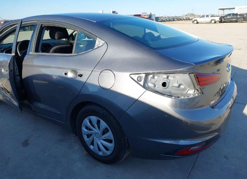 Photo 18 of 2019 Hyundai Elantra SE (VIN 5NPD74LFXKH472054)