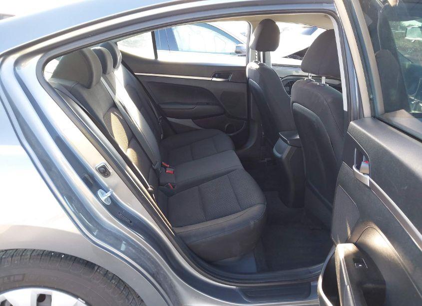 Photo 8 of 2019 Hyundai Elantra SE (VIN 5NPD74LFXKH472054)