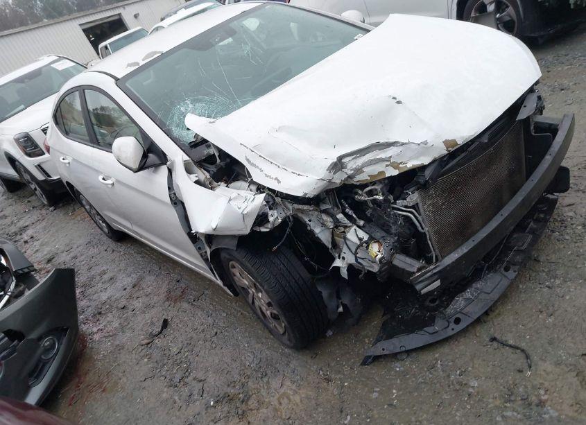 2019 Hyundai Elantra SE (VIN 5NPD74LFXKH473950) main photo