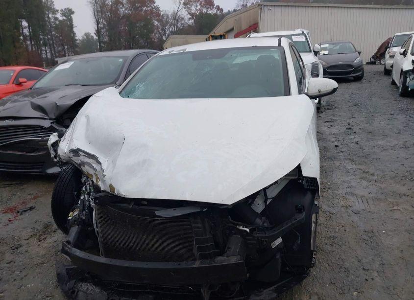 Photo 11 of 2019 Hyundai Elantra SE (VIN 5NPD74LFXKH473950)