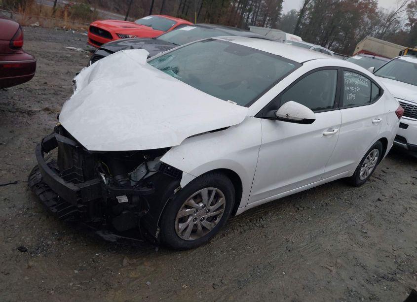 Photo 2 of 2019 Hyundai Elantra SE (VIN 5NPD74LFXKH473950)