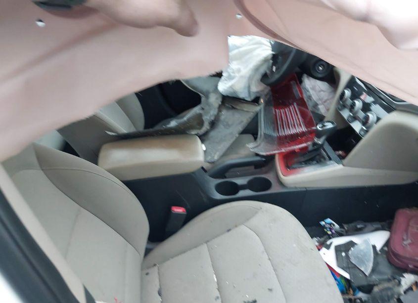 Photo 5 of 2019 Hyundai Elantra SE (VIN 5NPD74LFXKH473950)