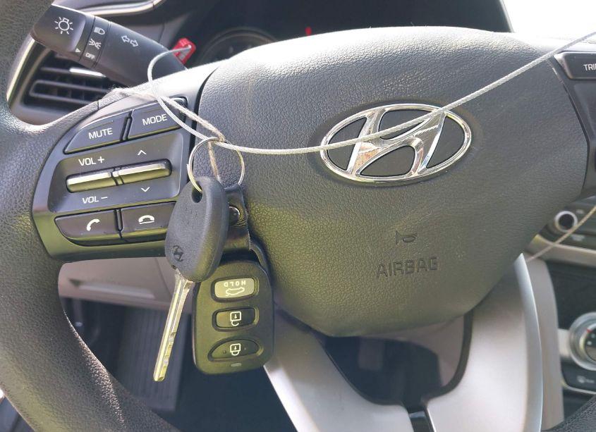 Photo 10 of 2019 Hyundai Elantra SE (VIN 5NPD74LFXKH487511)