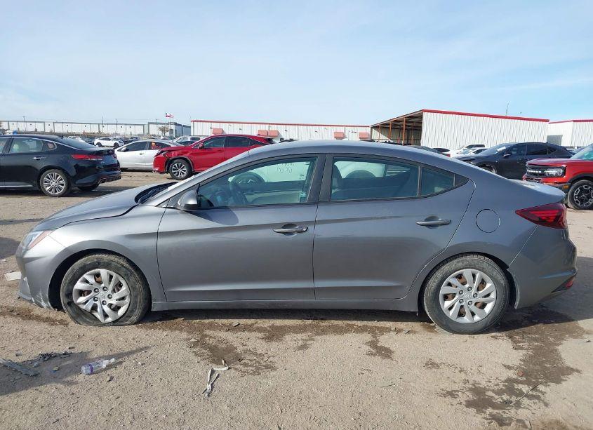 Photo 14 of 2019 Hyundai Elantra SE (VIN 5NPD74LFXKH487511)