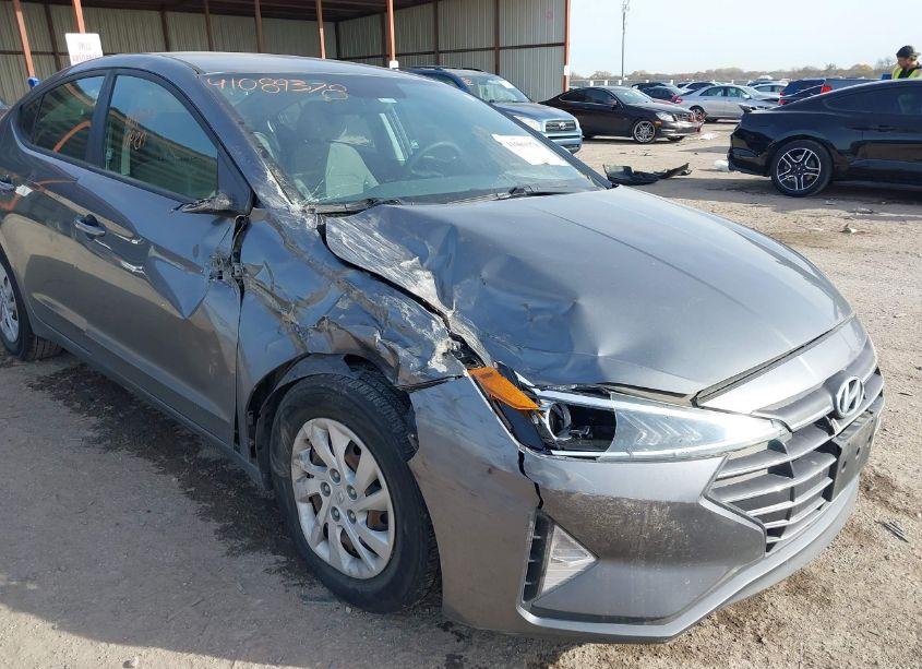 Photo 5 of 2019 Hyundai Elantra SE (VIN 5NPD74LFXKH487511)