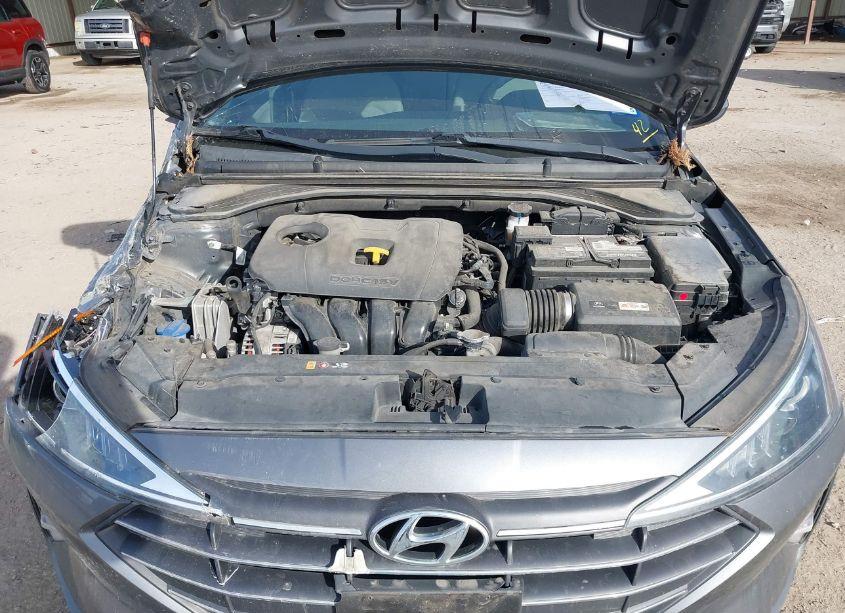 Photo 9 of 2019 Hyundai Elantra SE (VIN 5NPD74LFXKH487511)