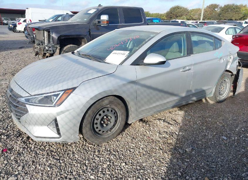 Photo 2 of 2019 Hyundai Elantra SE (VIN 5NPD74LFXKH493082)
